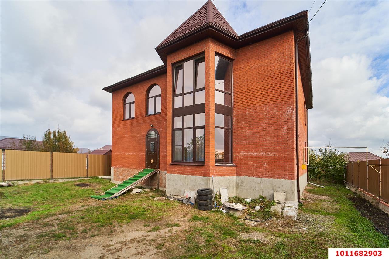 Фото №2: Дом 296 м² + 6 сот. - Южный, п. коттеджный  Знание, ул. имени Цезаря Куникова, 18