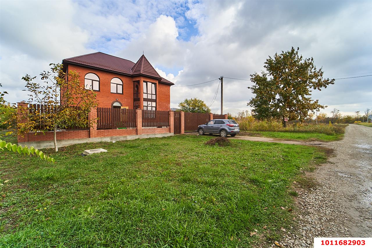 Фото №1: Дом 296 м² + 6 сот. - Южный, п. коттеджный  Знание, ул. имени Цезаря Куникова, 18