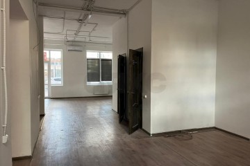 Фото №4: Торговое помещение 90 м² - Краснодар, мкр. Губернский, ул. имени Героя Георгия Бочарникова, 14