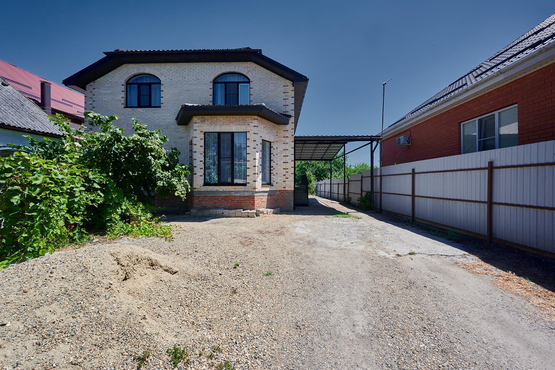 Фото №1: Дом 260 м² + 10 сот. - Старокорсунская, мкр. Карасунский внутригородской округ, ул. Октябрьская, 112