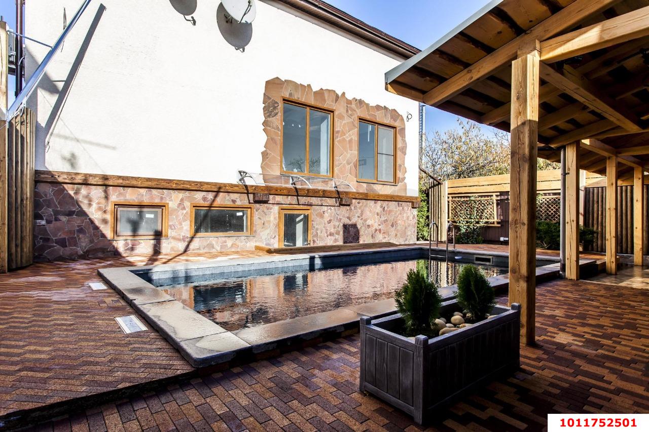 Фото №1: Дом 250 м² + 6.57 сот. - Краснодар, Западный внутригородской округ, мкр. Фестивальный, ул. Артиллерийская, 56