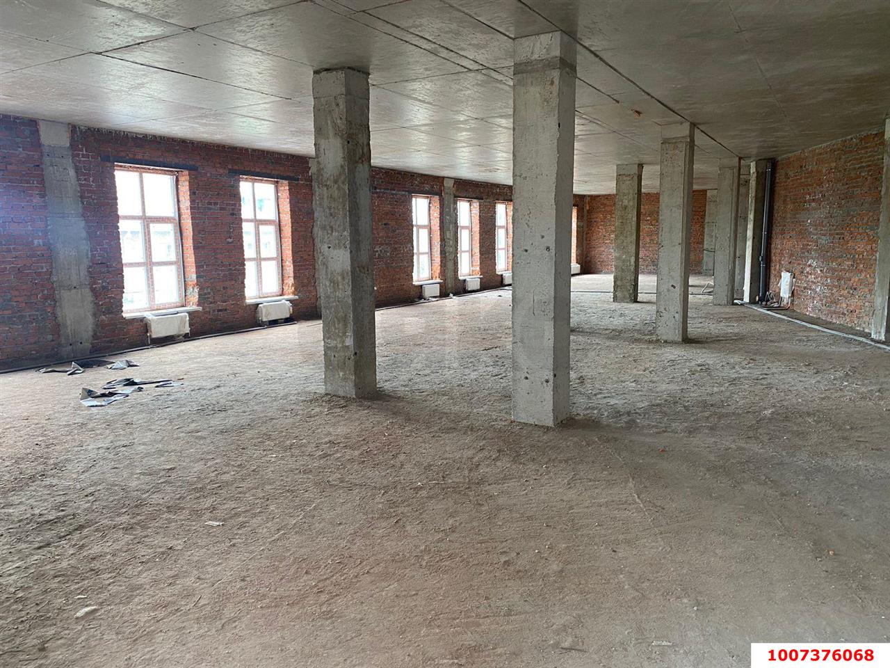 Фото №2: Торговое помещение 309 м² - Краснодар, Славянский, ул. Заполярная, 37с1/1