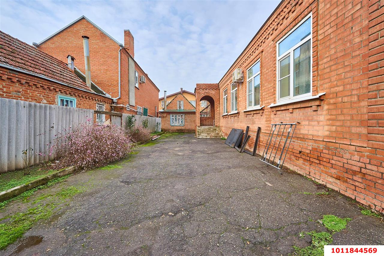 Фото №1: Дом 122 м² + 6 сот. - Краснодар, Центральный внутригородской округ, Покровка, мкр. Центральный, ул. Володарского, 29