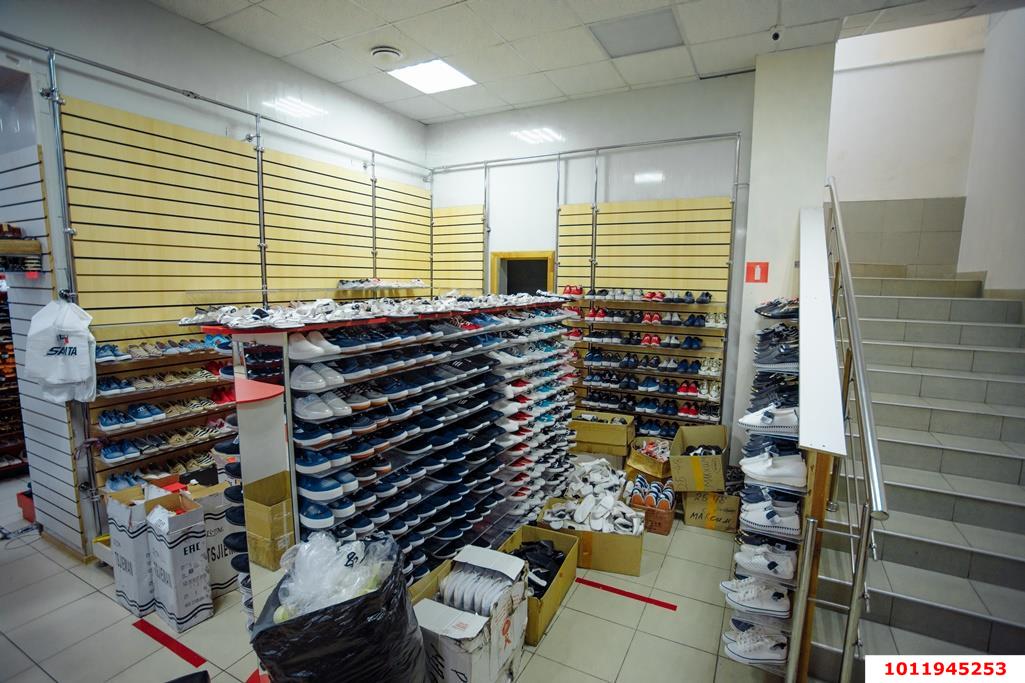 Фото №2: Коммерция 814 м² - Брюховецкая, ул. Красная, 198