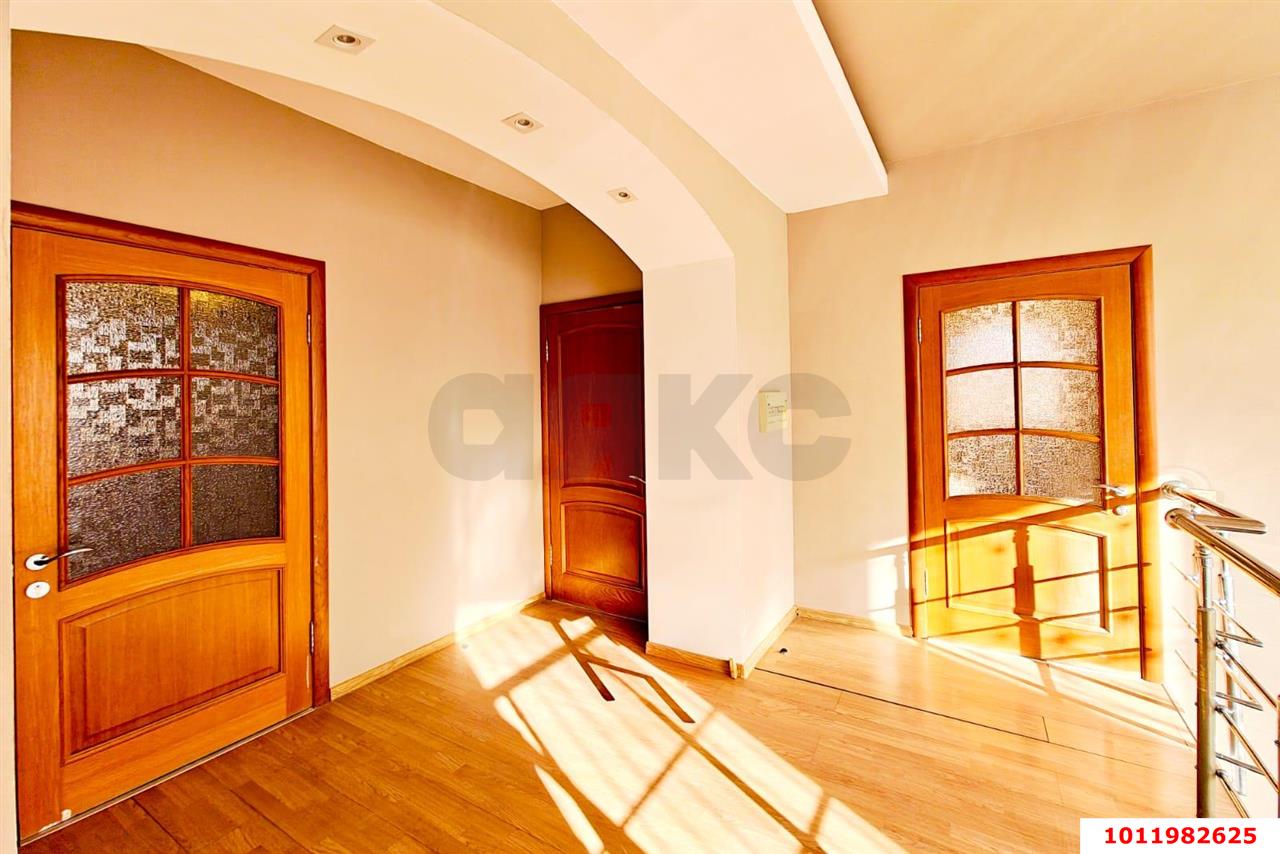 Фото №11: Коммерция 375 м² - Краснодар, Прикубанский внутригородской округ, мкр. Музыкальный, ул. имени Сергея Есенина