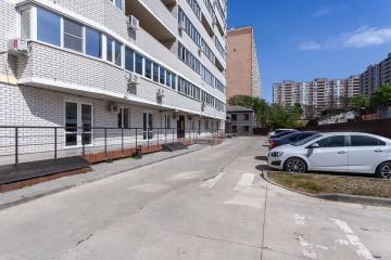 Фото №1: 2-комнатная квартира 65 м² - Краснодар, мкр. Центральный, ул. Фабричная, 4