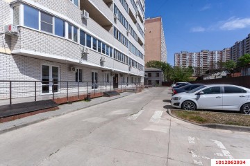 Фото №1: 2-комнатная квартира 65 м² - Краснодар, мкр. Центральный, ул. Фабричная, 4