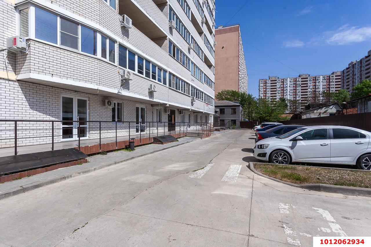 Фото №1: 2-комнатная квартира 65 м² - Краснодар, Центральный, ул. Фабричная, 4