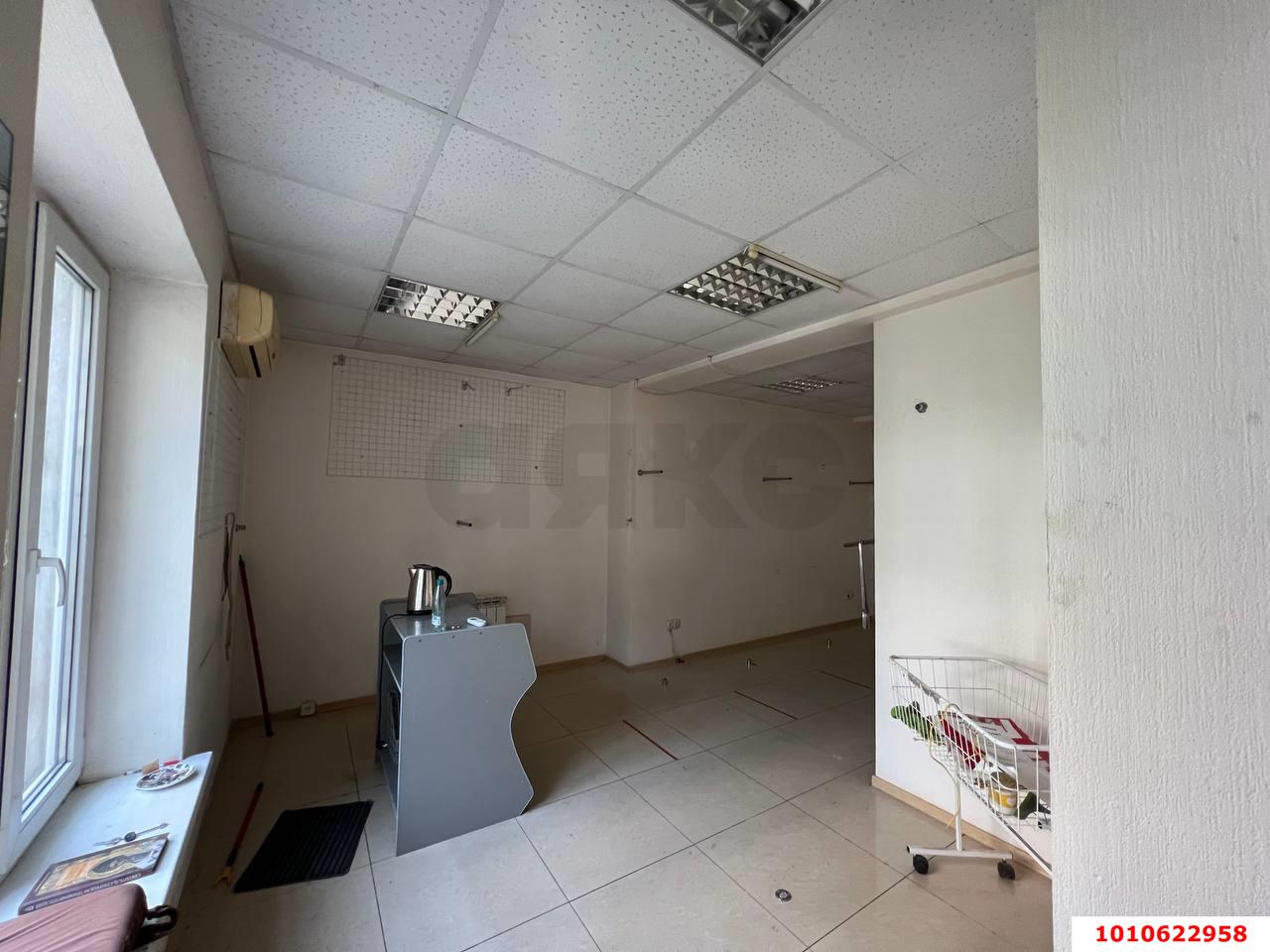 Фото №3: Торговое помещение 28 м² - Краснодар, Центральный, ул. Октябрьская, 93