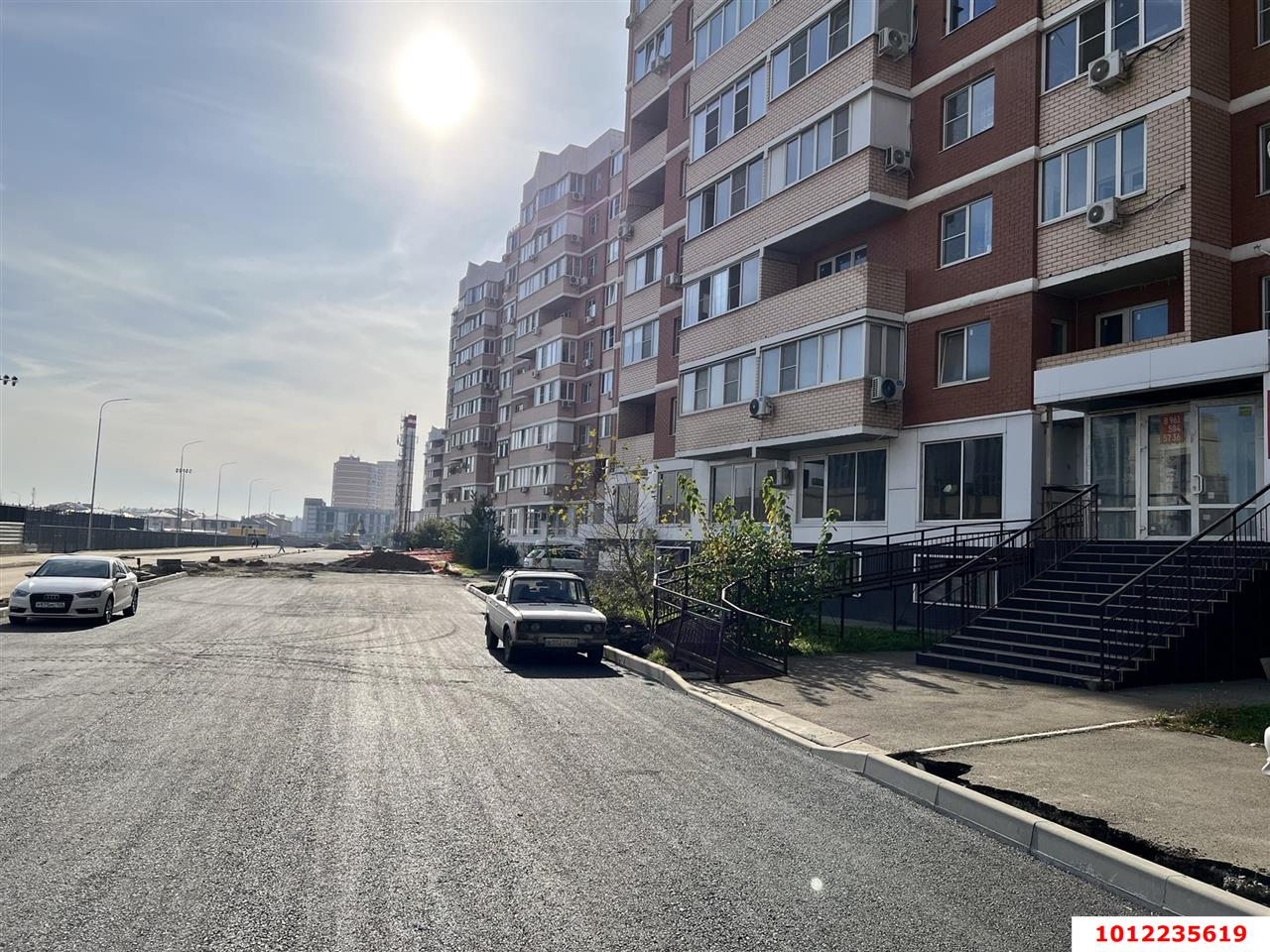 Фото №1: Торговое помещение 169 м² - Краснодар, жилой комплекс Лиговский, ул. Героя Пешкова, 7