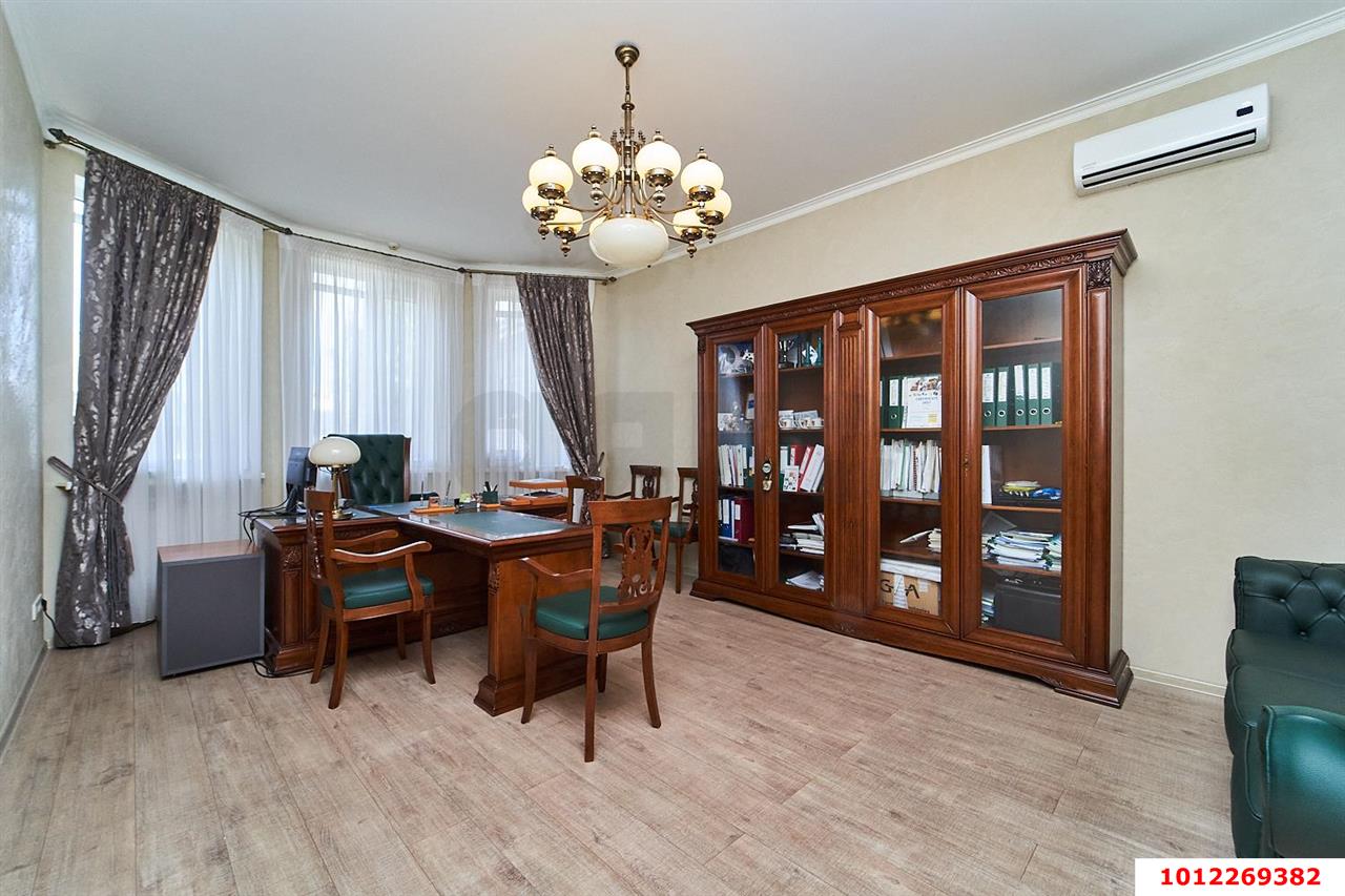 Фото №9: Дом <span class="whitespace-nowrap">270 м²</span> <span class="whitespace-nowrap">+ 5 сот.</span>, <span class="whitespace-nowrap">3 эт.</span> - Краснодар, Западный внутригородской округ, Горогороды, мкр. Центральный, ул. Затонная, 36