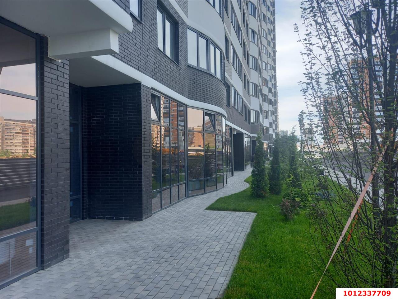 Фото №1: Коммерция 72 м² - Краснодар, жилой комплекс Дружный-2, Прикубанский внутригородской округ, Россинского, мкр. жилой комплекс Дружный, б-р Адмиралтейский, 3