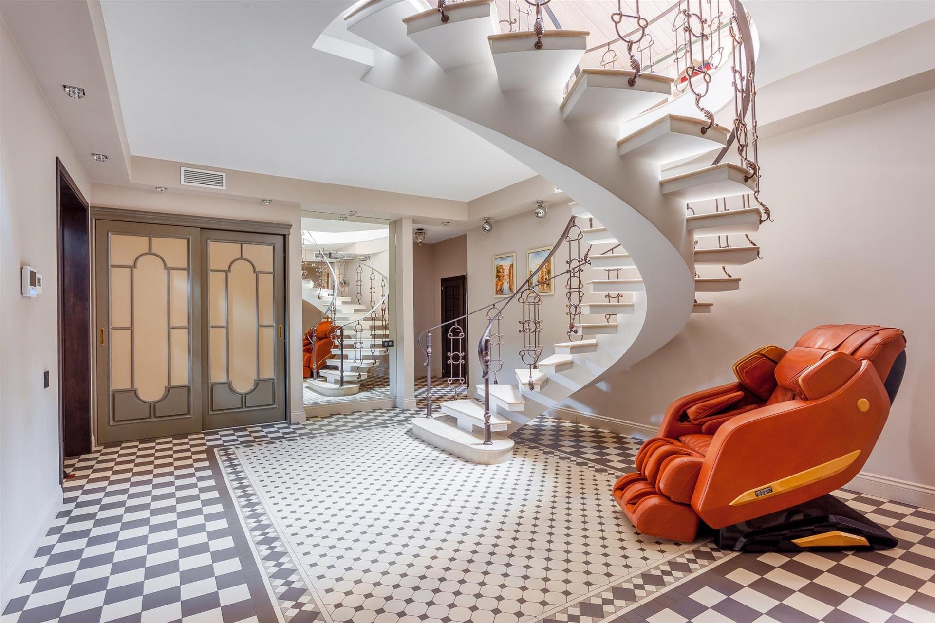 Фото №4: Дом 469 м² + 12 сот. - Краснодар, Прикубанский внутригородской округ, Калинино, мкр. Завод Радиоизмерительных Приборов, ул. Григория Пономаренко, 36