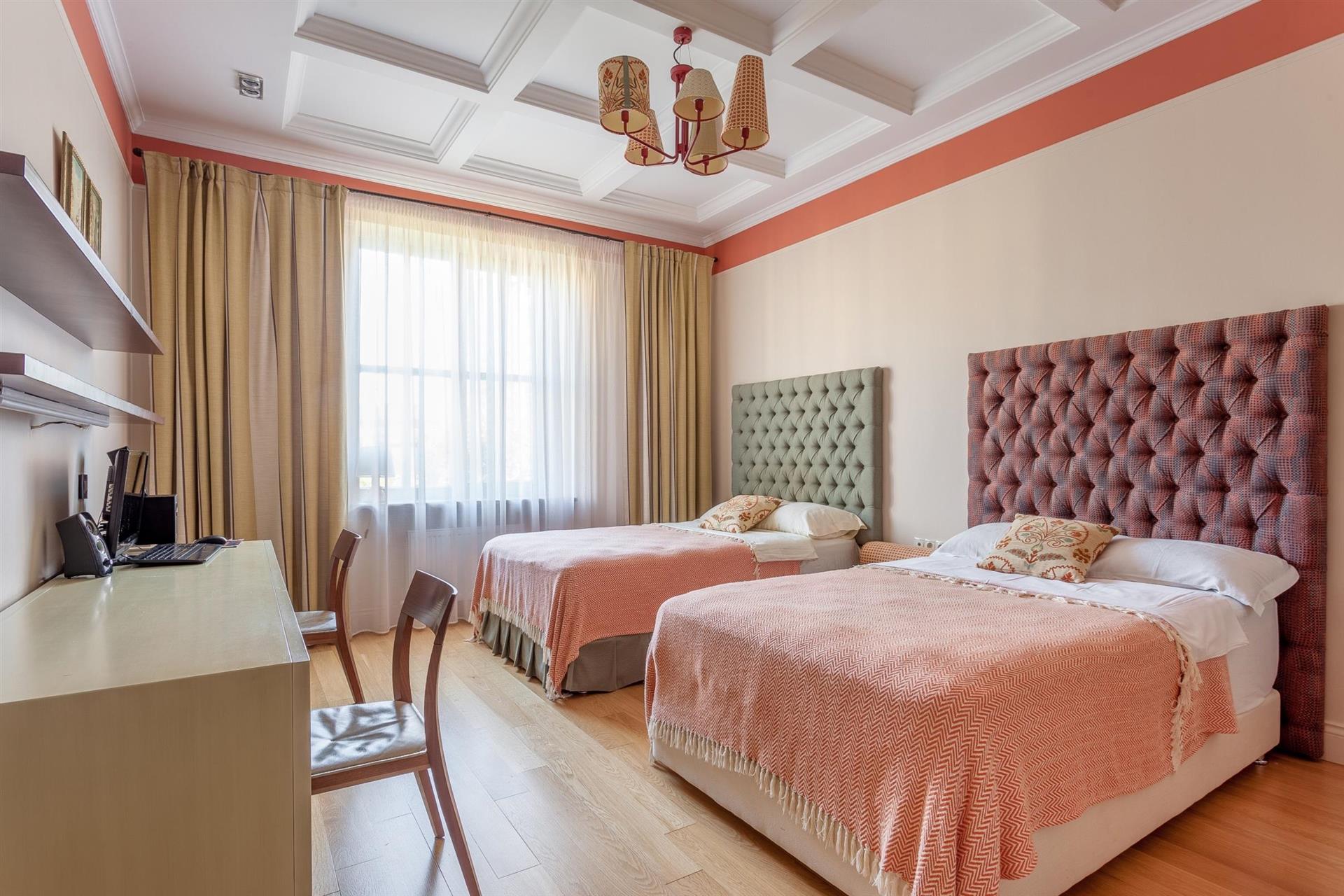 Фото №14: Дом 469 м² + 12 сот. - Краснодар, Прикубанский внутригородской округ, Калинино, мкр. Завод Радиоизмерительных Приборов, ул. Григория Пономаренко, 36