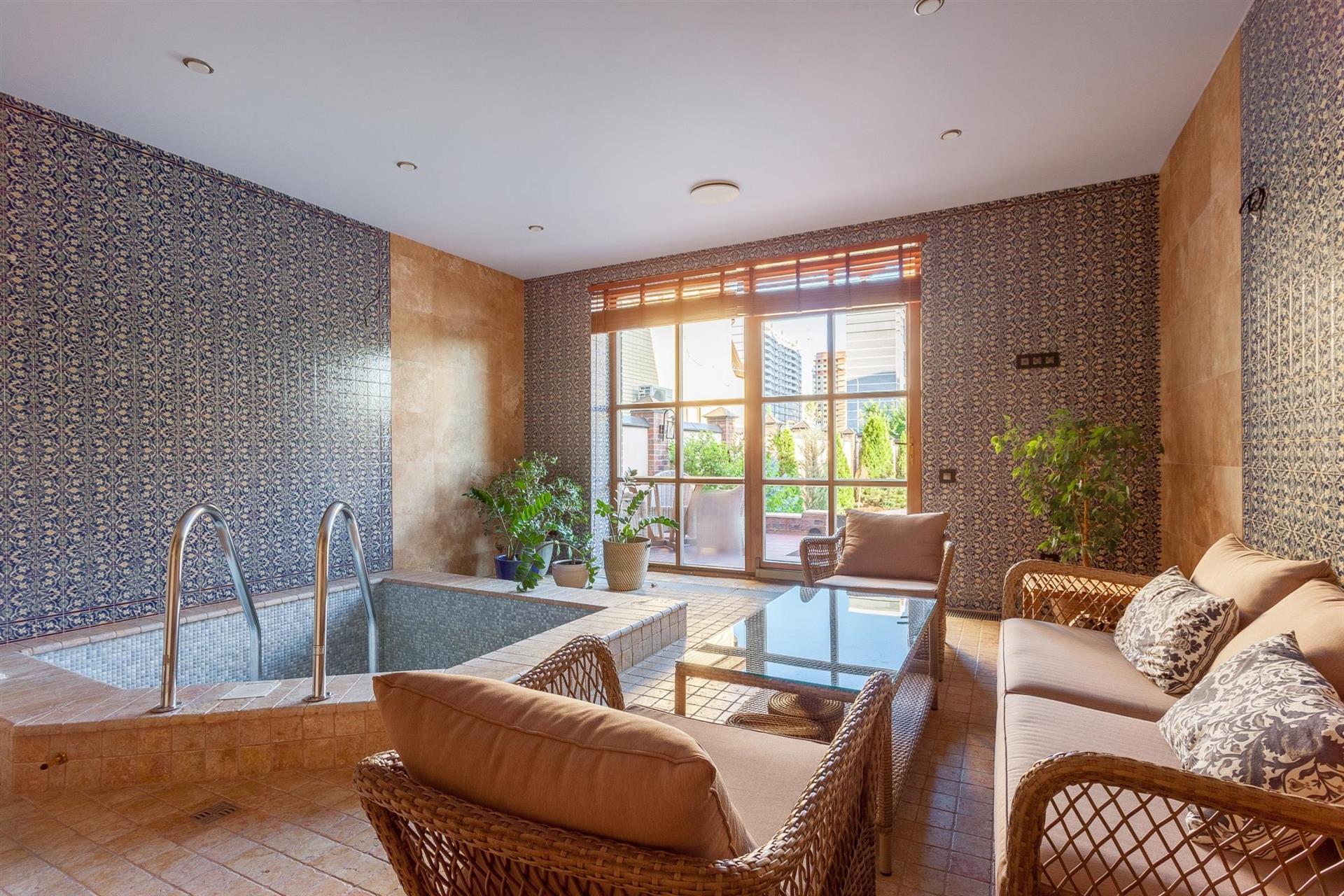 Фото №18: Дом 469 м² + 12 сот. - Краснодар, Прикубанский внутригородской округ, Калинино, мкр. Завод Радиоизмерительных Приборов, ул. Григория Пономаренко, 36