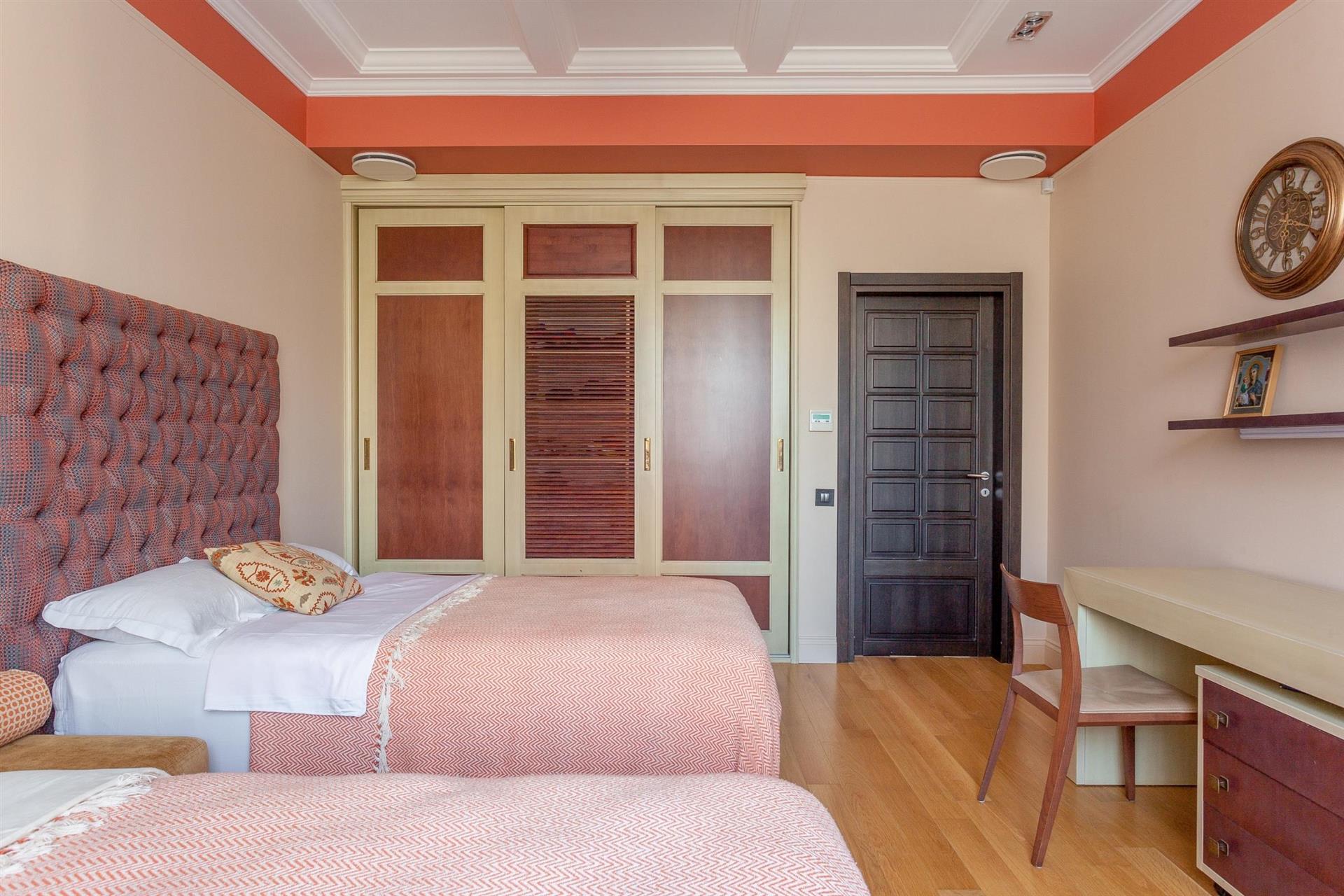 Фото №15: Дом 469 м² + 12 сот. - Краснодар, Прикубанский внутригородской округ, Калинино, мкр. Завод Радиоизмерительных Приборов, ул. Григория Пономаренко, 36