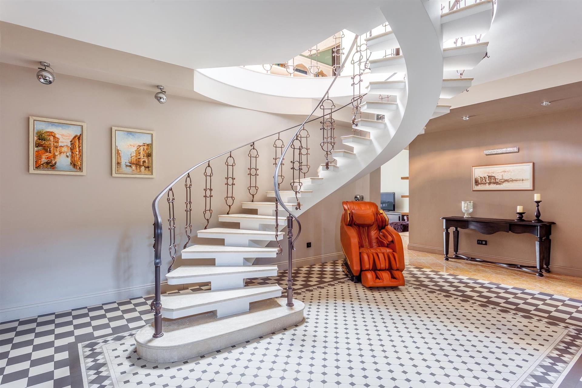 Фото №3: Дом 469 м² + 12 сот. - Краснодар, Прикубанский внутригородской округ, Калинино, мкр. Завод Радиоизмерительных Приборов, ул. Григория Пономаренко, 36