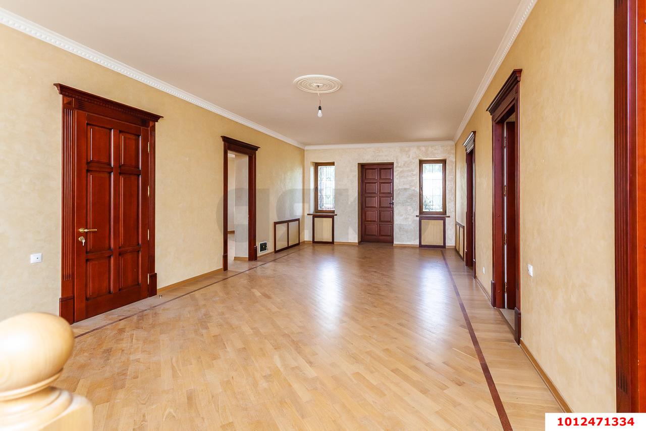 Фото №25: Дом <span class="whitespace-nowrap">350 м²</span> <span class="whitespace-nowrap">+ 8 сот.</span>, <span class="whitespace-nowrap">2 эт.</span> - Краснодар, Прикубанский внутригородской округ, Калинино, мкр. имени Петра Метальникова, ул. Защитников Отечества