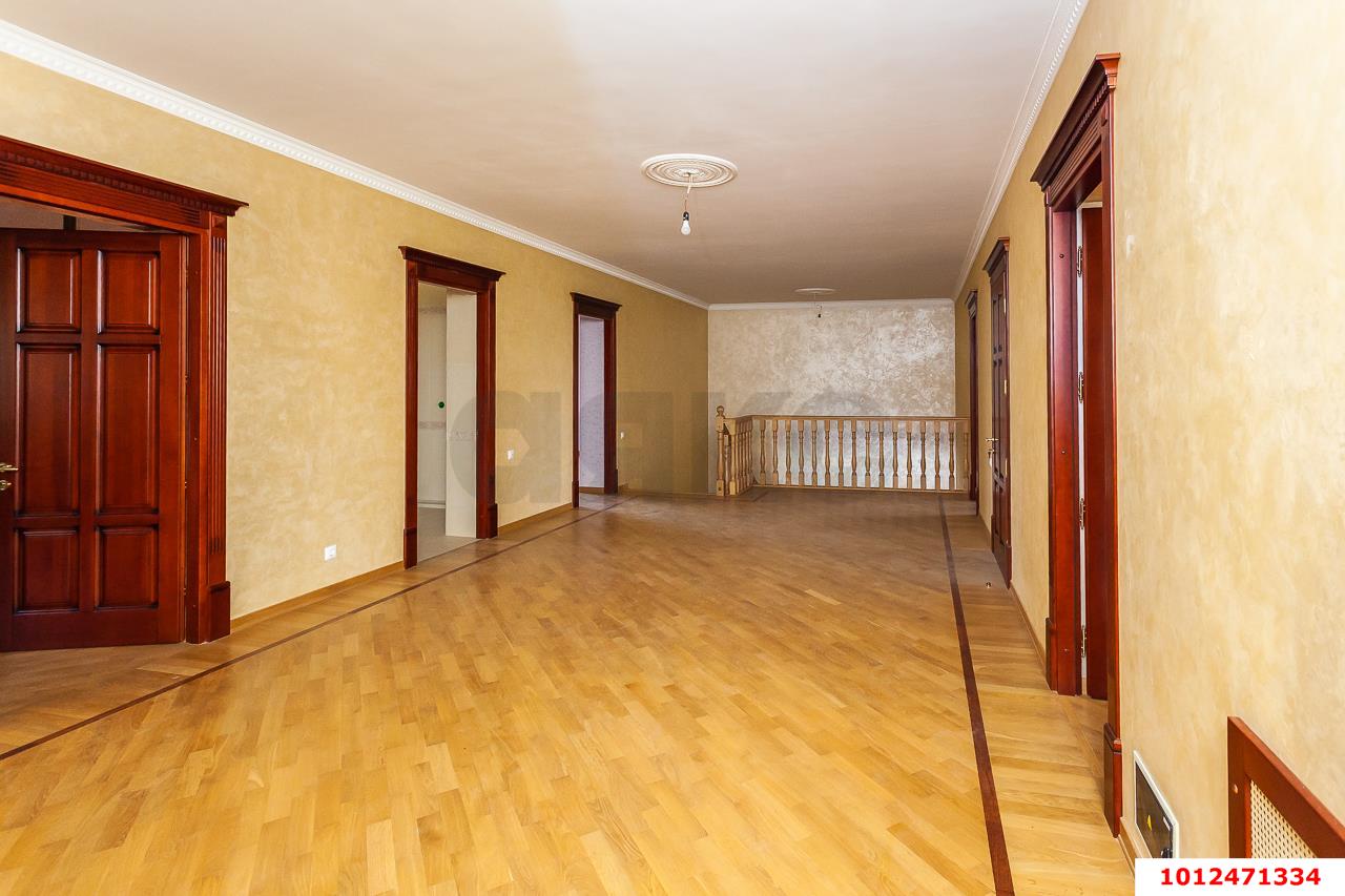 Фото №26: Дом <span class="whitespace-nowrap">350 м²</span> <span class="whitespace-nowrap">+ 8 сот.</span>, <span class="whitespace-nowrap">2 эт.</span> - Краснодар, Прикубанский внутригородской округ, Калинино, мкр. имени Петра Метальникова, ул. Защитников Отечества