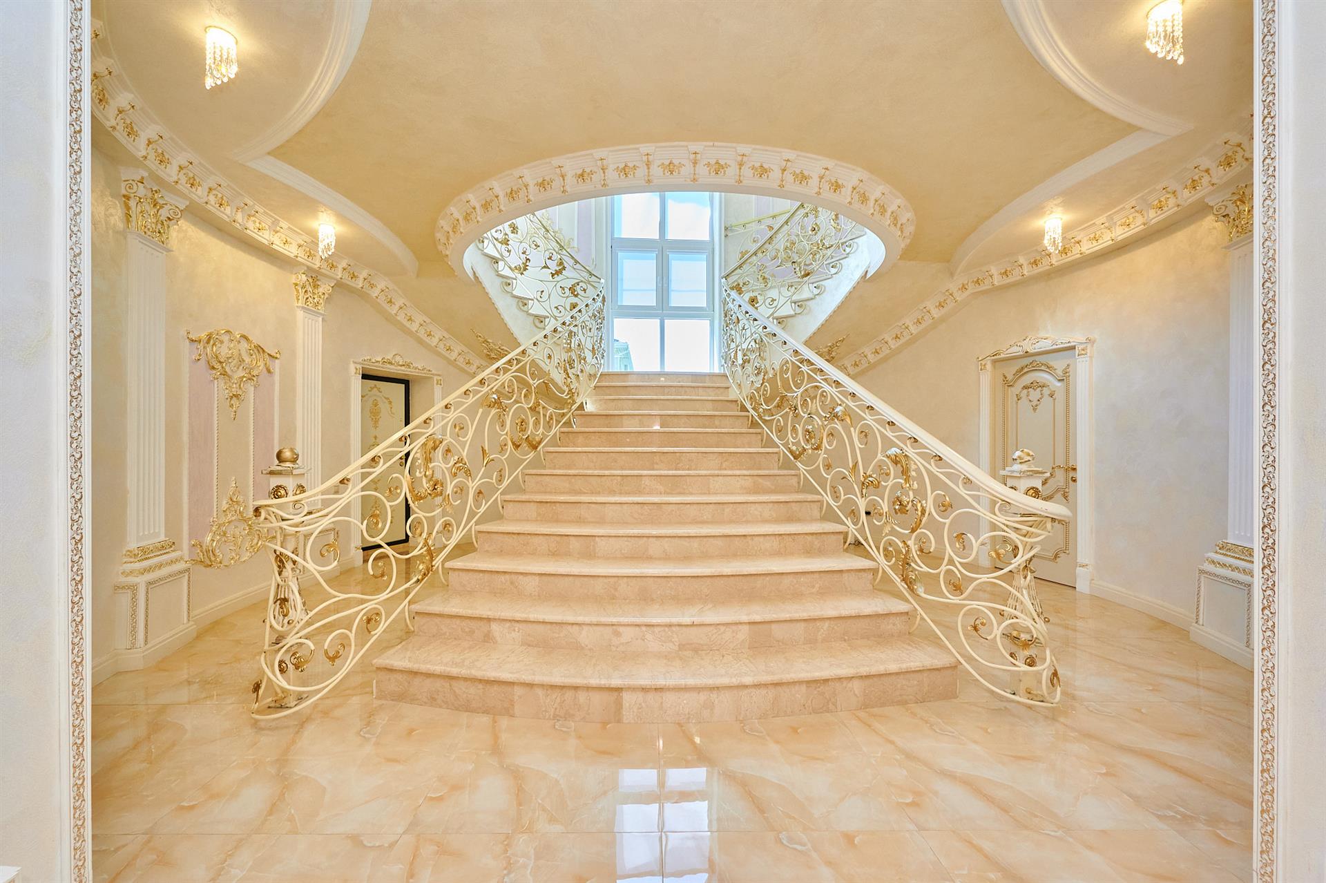 Фото №1: Дом 375 м² + 13.67 сот. - Ленина, мкр. Карасунский внутригородской округ, ул. имени Маршала Жукова, 55