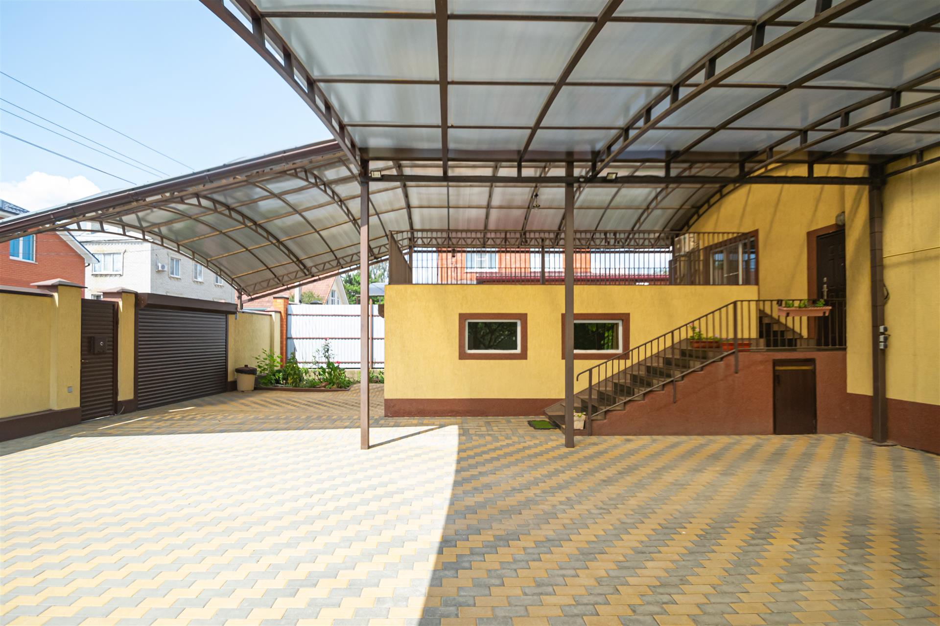 Фото №3: Дом 245 м² + 8 сот. - Краснодар, Прикубанский внутригородской округ, Завод Радиоизмерительных Приборов, п. Калинино, ул. имени Г.М. Плотниченко, 15