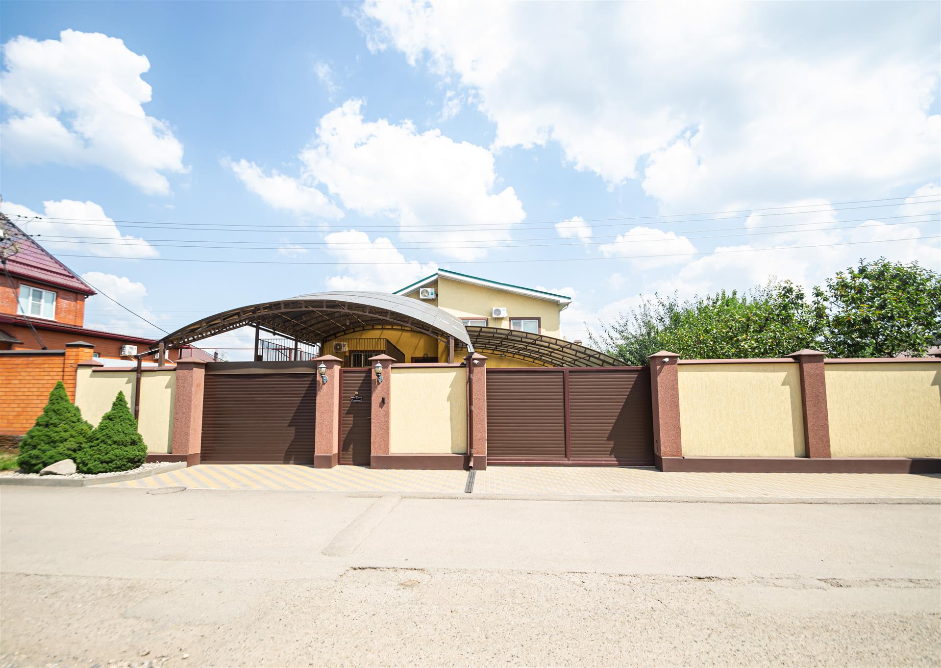 Фото №1: Дом 245 м² + 8 сот. - Краснодар, Прикубанский внутригородской округ, Завод Радиоизмерительных Приборов, п. Калинино, ул. имени Г.М. Плотниченко, 15