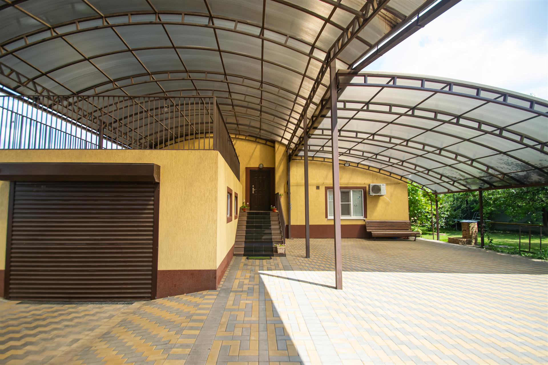 Фото №2: Дом 245 м² + 8 сот. - Краснодар, Прикубанский внутригородской округ, Завод Радиоизмерительных Приборов, п. Калинино, ул. имени Г.М. Плотниченко, 15