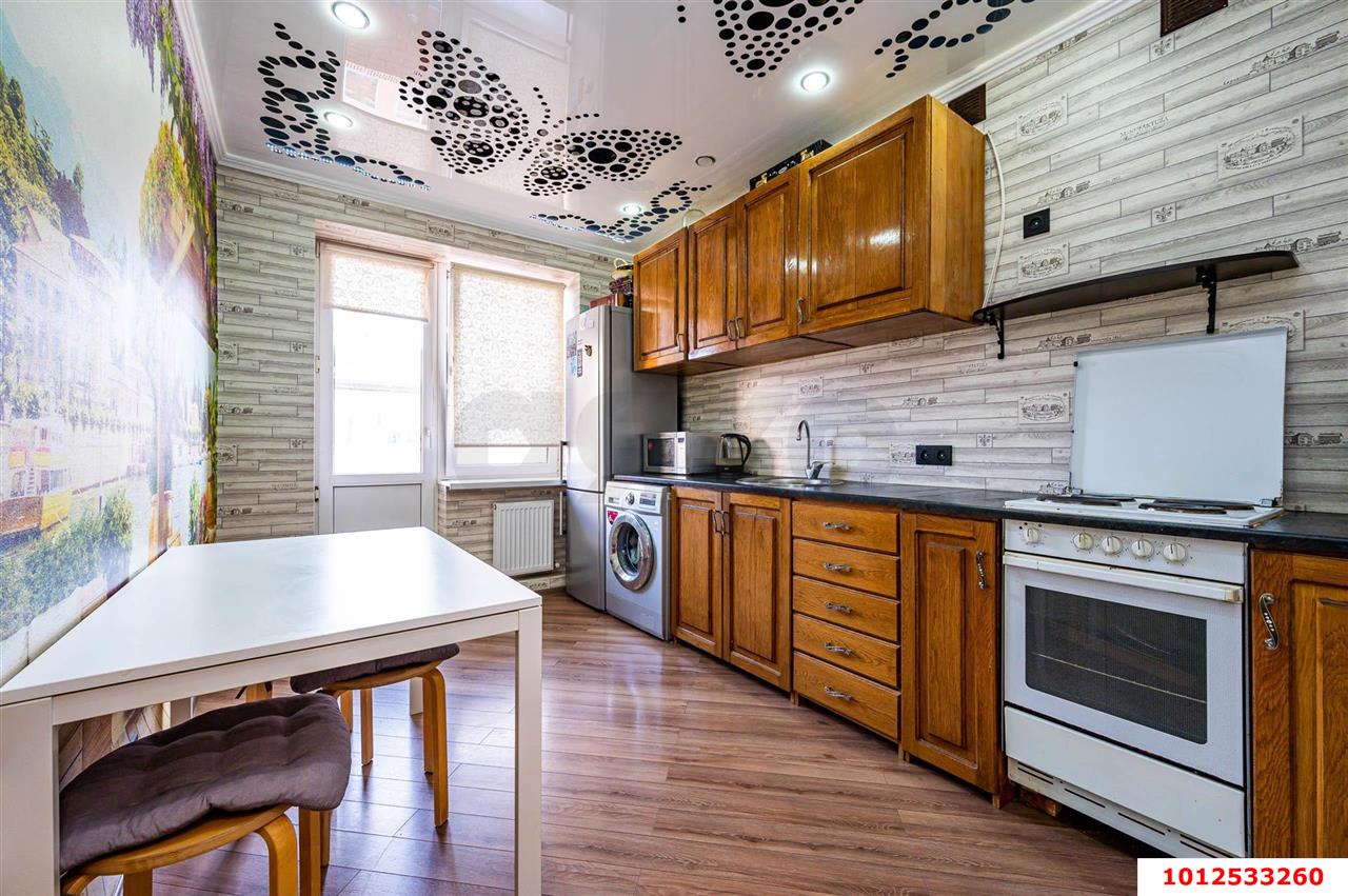 Фото №1: 2-комнатная квартира 70 м² - Краснодар, Прикубанский внутригородской округ, ЖК Лучезарный, мкр. Музыкальный, ул. имени Сергея Есенина, 129/5