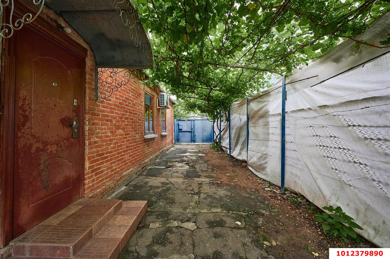 Фото №1: Дом 40 м² + 3.7 сот. - Краснодар, Сельскохозяйственный Институт, ул. Алма-Атинская, 38