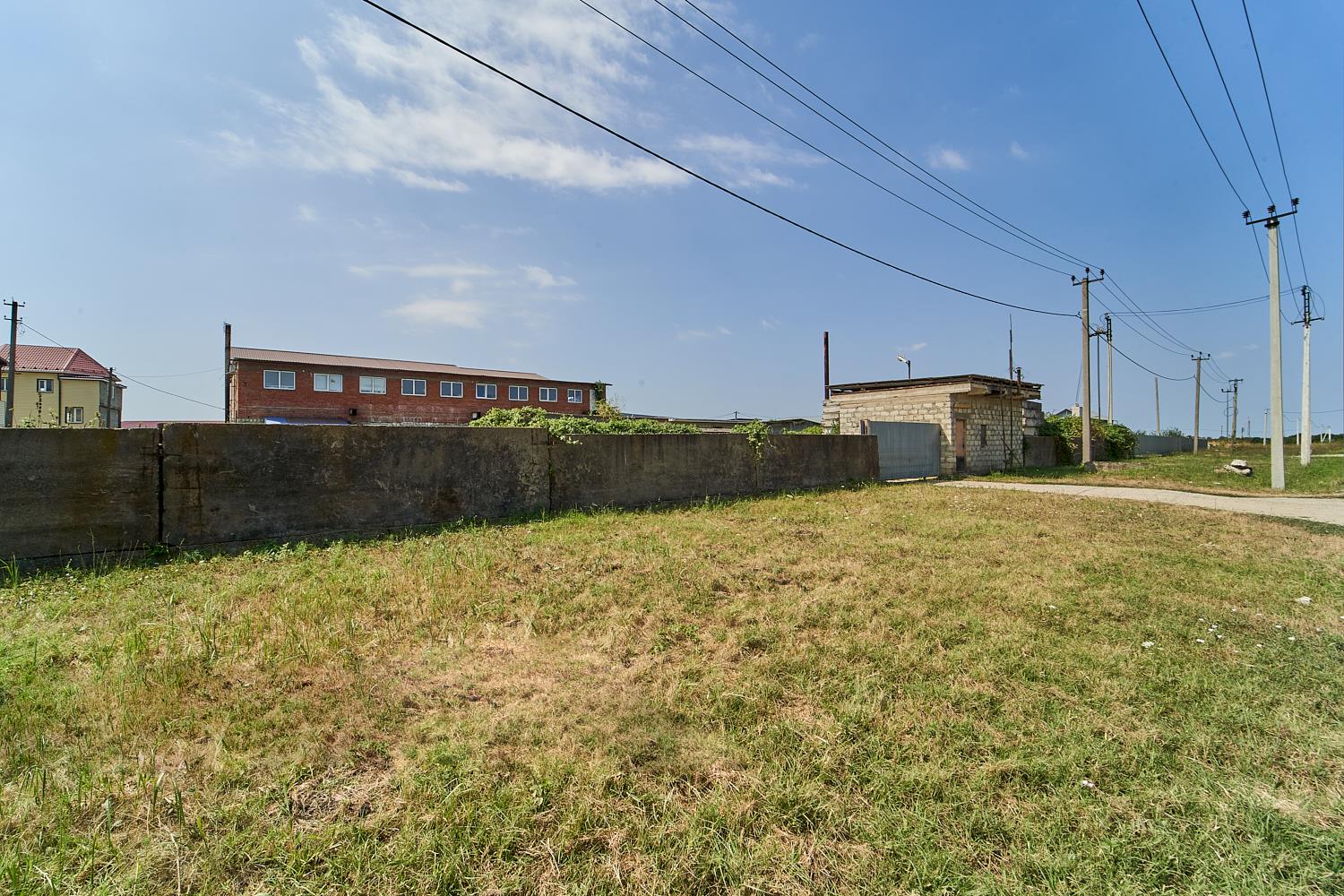 Фото №2: Коммерция 1071 м² - Северская, ул. Западная, 37