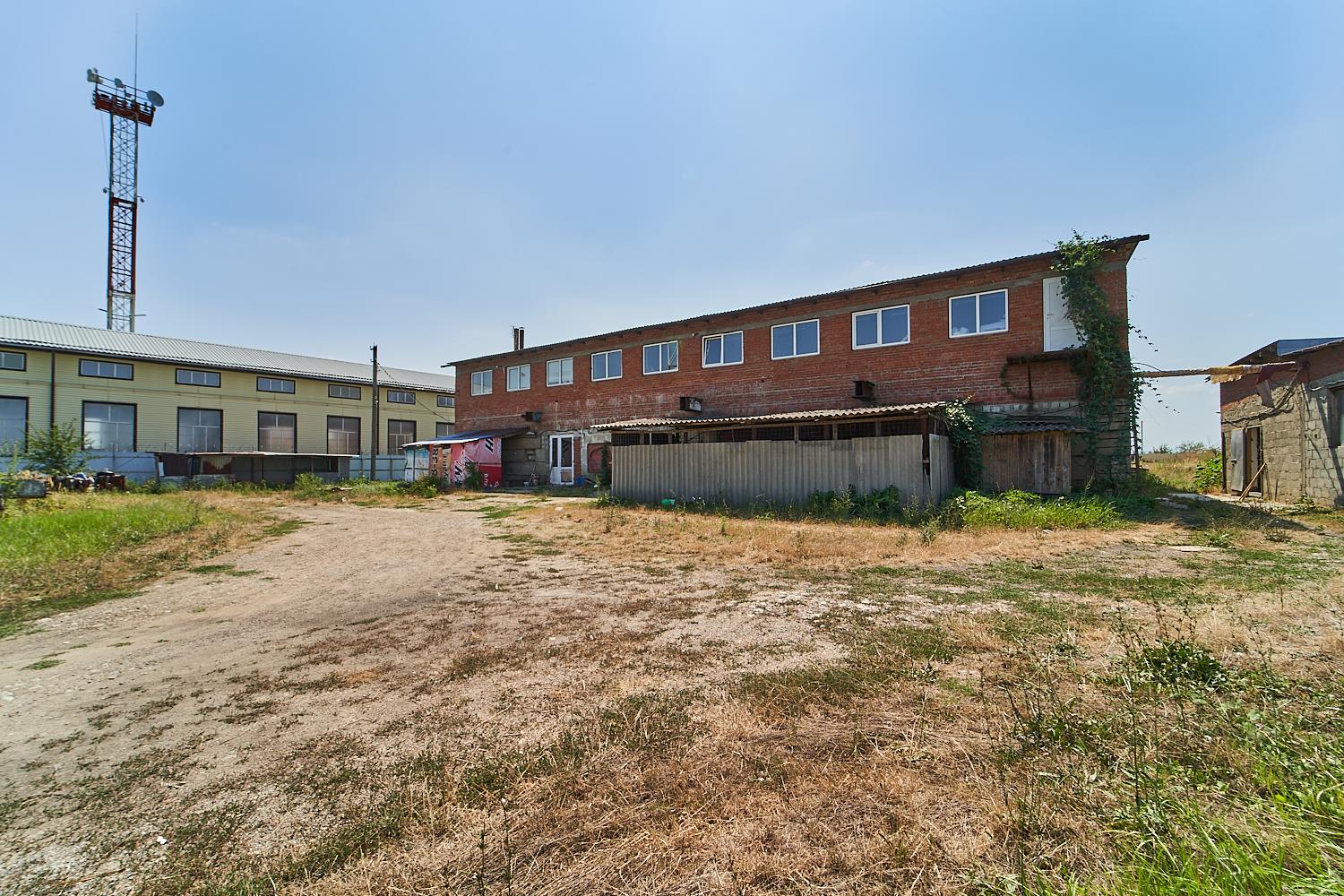 Фото №1: Коммерция 1071 м² - Северская, ул. Западная, 37