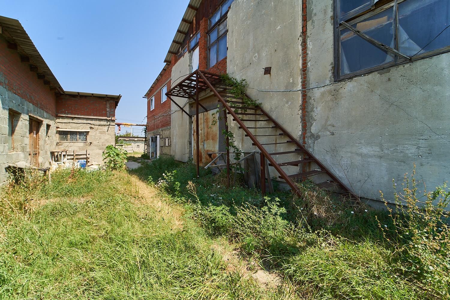 Фото №4: Коммерция 1071 м² - Северская, ул. Западная, 37