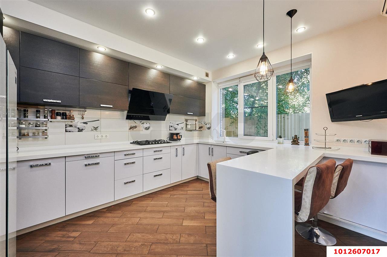 Фото №10: Дом 236 м² + 6 сот. - Краснодар, Прикубанский внутригородской округ, Микрохирургии глаза, мкр. СНТ № 1, ул. Абрикосовая, 556