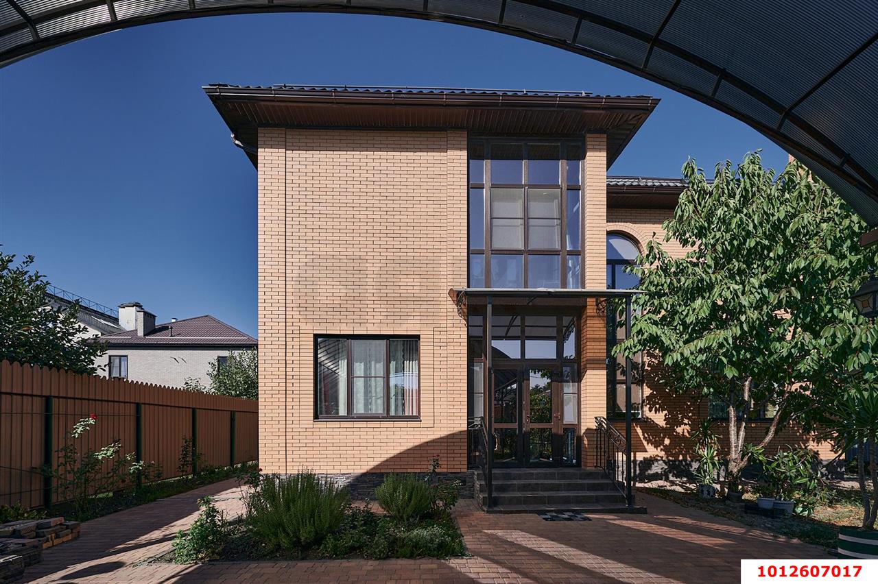 Фото №1: Дом 236 м² + 6 сот. - Краснодар, Прикубанский внутригородской округ, Микрохирургии глаза, мкр. СНТ № 1, ул. Абрикосовая, 556