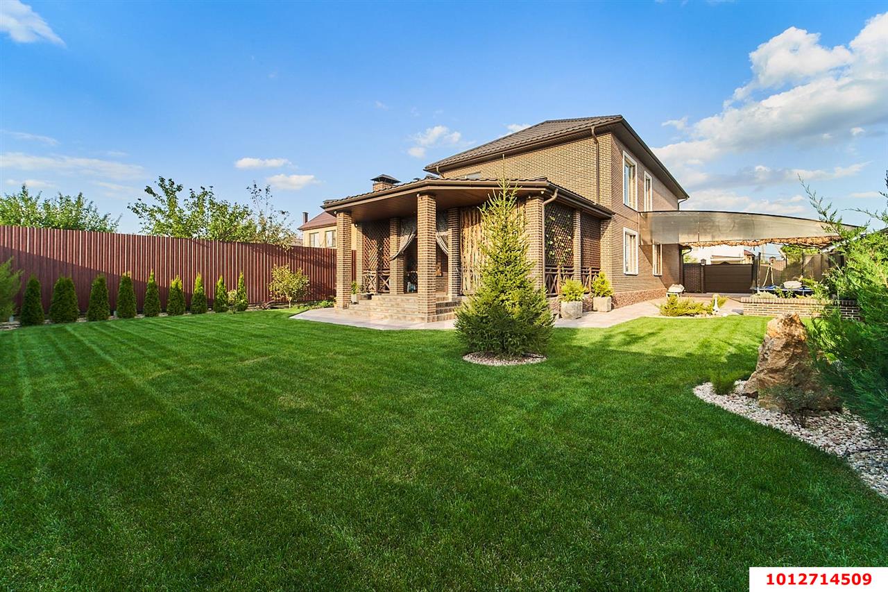 Фото №1: Дом 280 м² + 8 сот. - Российский, Прикубанский внутригородской округ, ул. Бархатная, 42