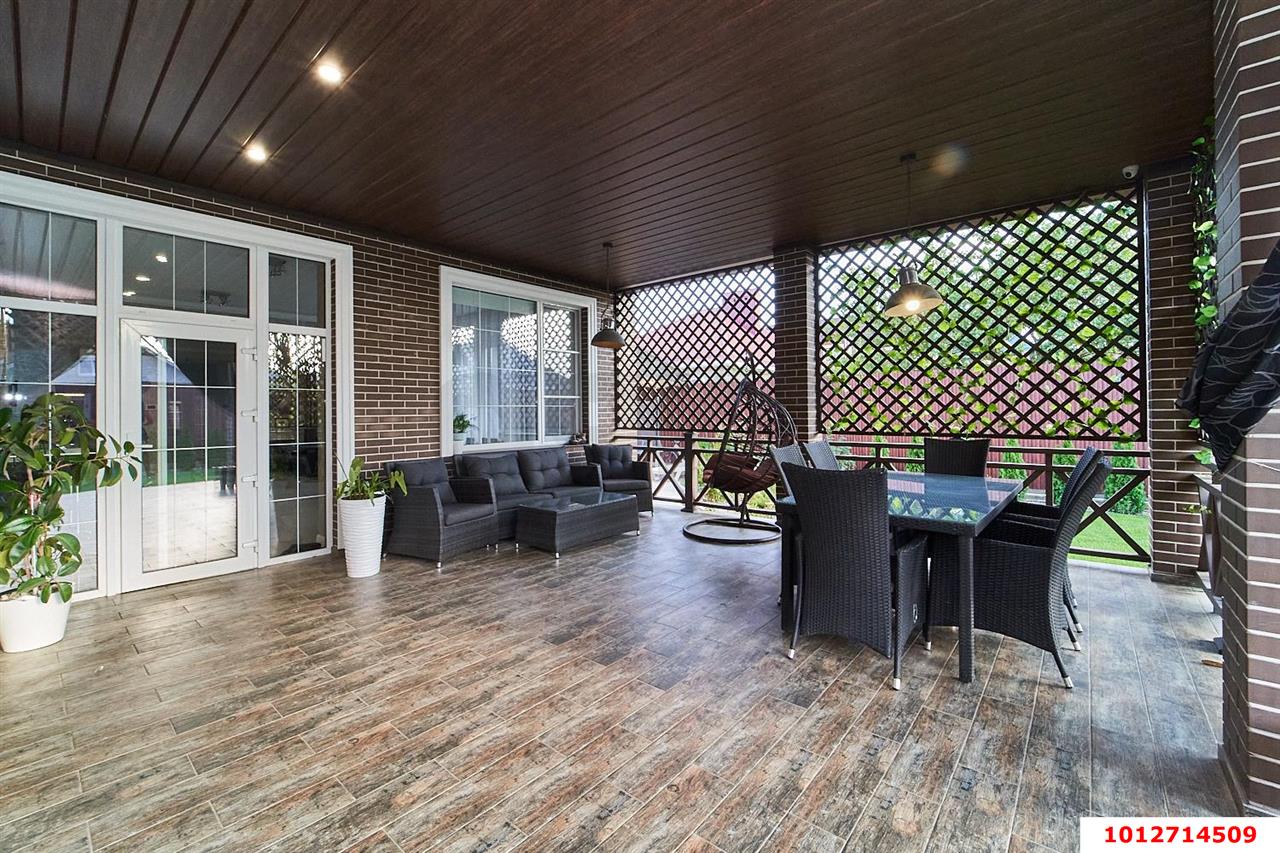 Фото №2: Дом 280 м² + 8 сот. - Российский, Прикубанский внутригородской округ, ул. Бархатная, 42