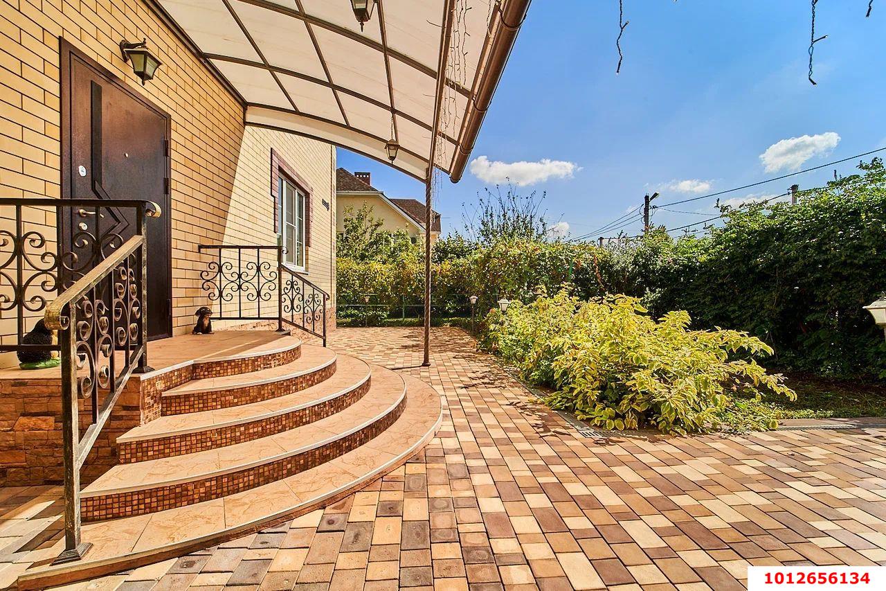 Фото №1: Дом 208 м² + 10 сот. - СНТ Пригород, мкр. Прикубанский внутригородской округ, ул. Атамана Бурсака, 29