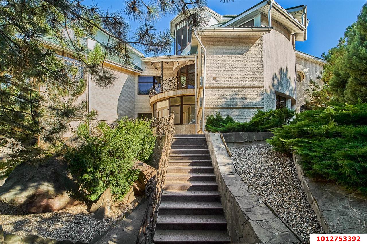 Фото №1: Дом 1155 м² + 17.5 сот. - Краснодар, Фестивальный, ул. Титова, 62