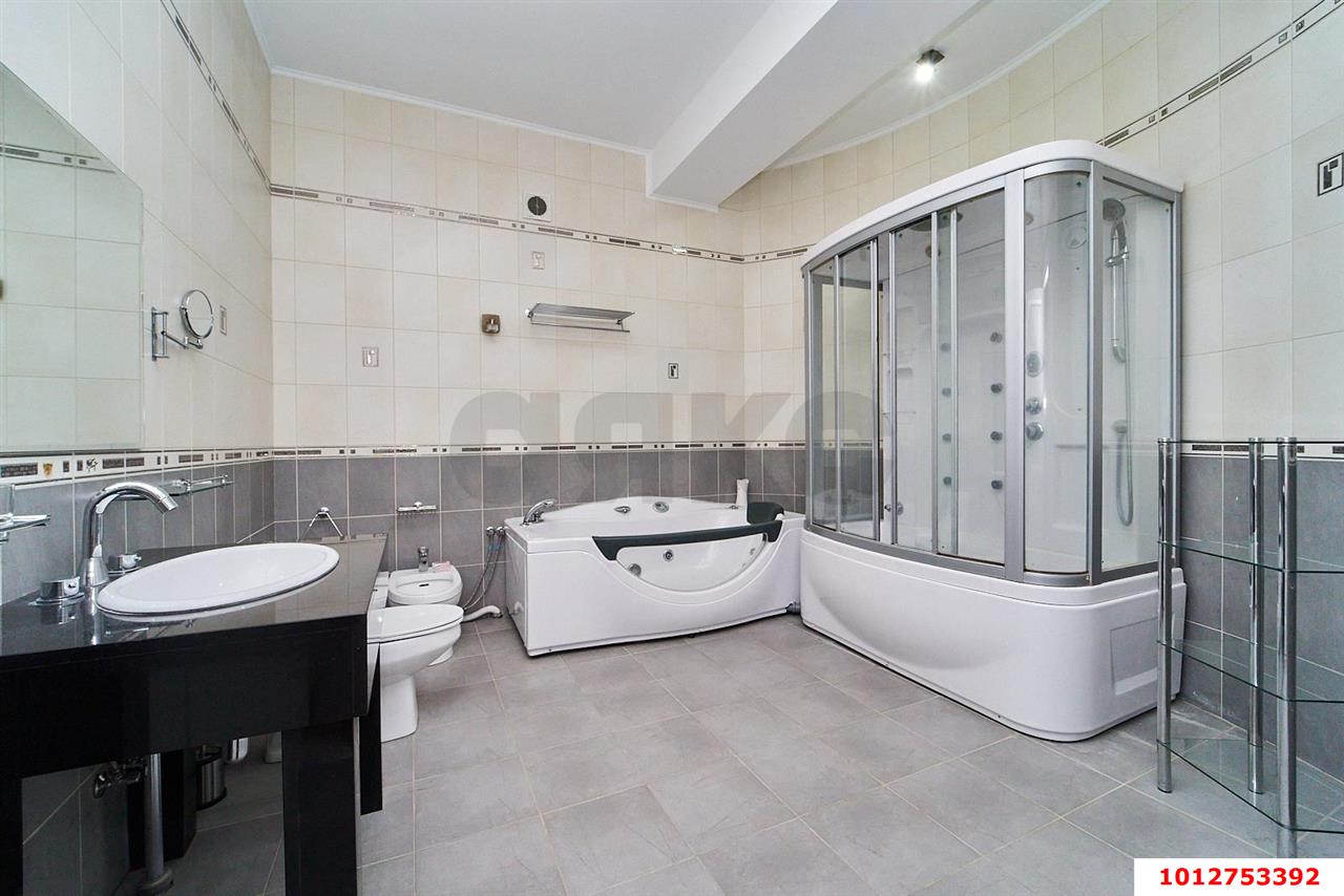 Фото №16: Дом 1155 м² + 17.5 сот. - Краснодар, ул. Титова, 62