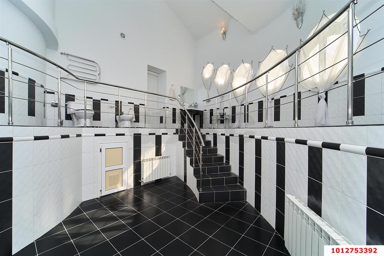 Фото №11: Дом 1155 м² + 17.5 сот. - Краснодар, Фестивальный, ул. Титова, 62