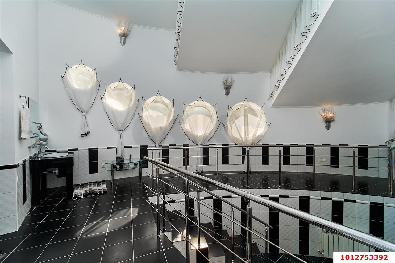 Фото №12: Дом 1155 м² + 17.5 сот. - Краснодар, Фестивальный, ул. Титова, 62