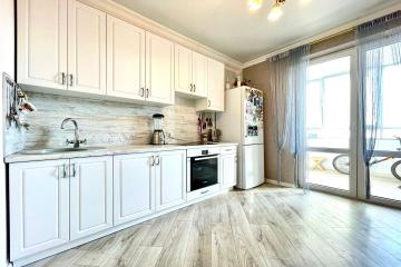 Фото №1: 2-комнатная квартира 75 м² - Краснодар, мкр. жилой комплекс Аквамарин, ул. Уральская, 75к2