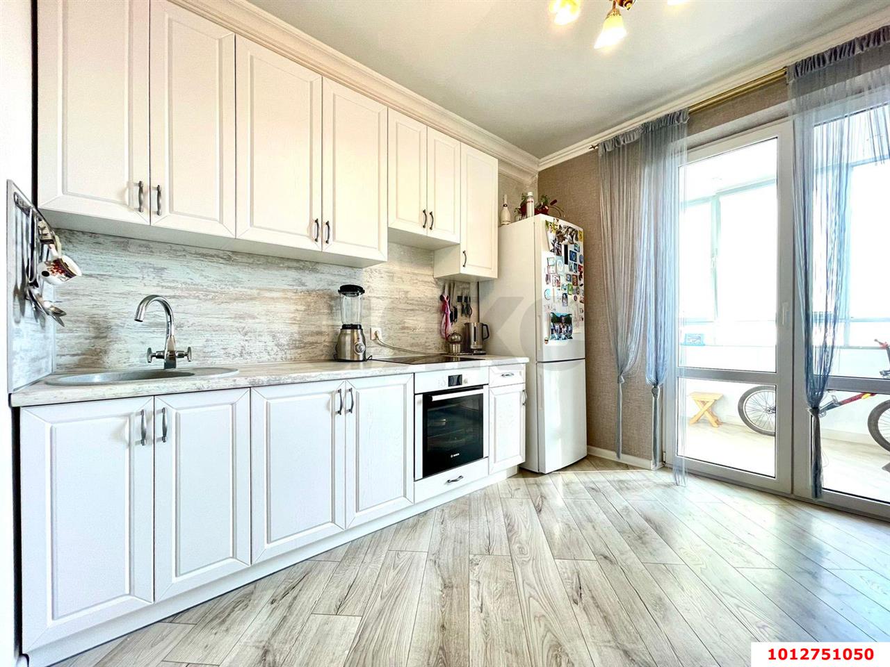 Фото №1: 2-комнатная квартира 75 м² - Краснодар, Карасунский внутригородской округ, Хлопчато-бумажный Комбинат, мкр. жилой комплекс Аквамарин, ул. Уральская, 75к2