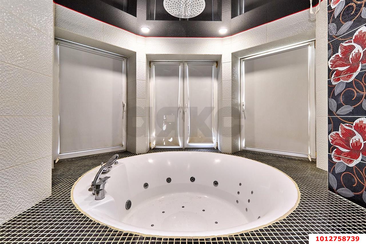 Фото №12: 2-комнатная квартира 100 м² - Краснодар, Центральный внутригородской округ, мкр. Центральный, ул. Ломоносова, 97