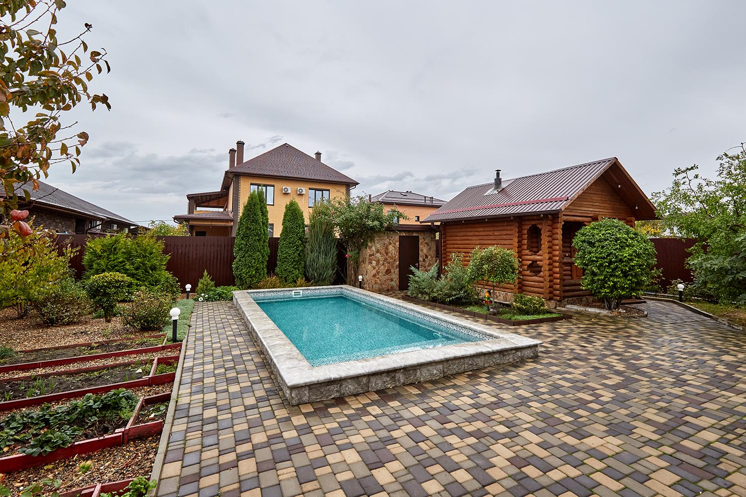 Фото №1: Дом 224 м² + 8 сот. - Краснодар, ул. Михайловская, 12