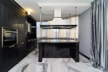 Фото №1: 4-комнатная квартира 144 м² - Краснодар, мкр. Западный внутригородской округ, ул. Кожевенная, 28