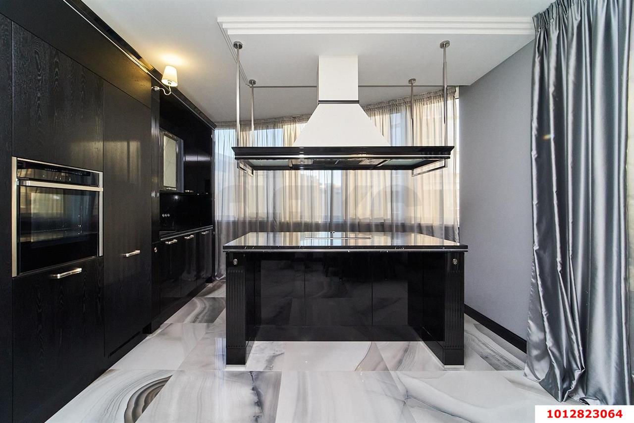 Фото №1: 4-комнатная квартира 144 м² - Краснодар, Кожзавод, мкр. Западный внутригородской округ, ул. Кожевенная, 28