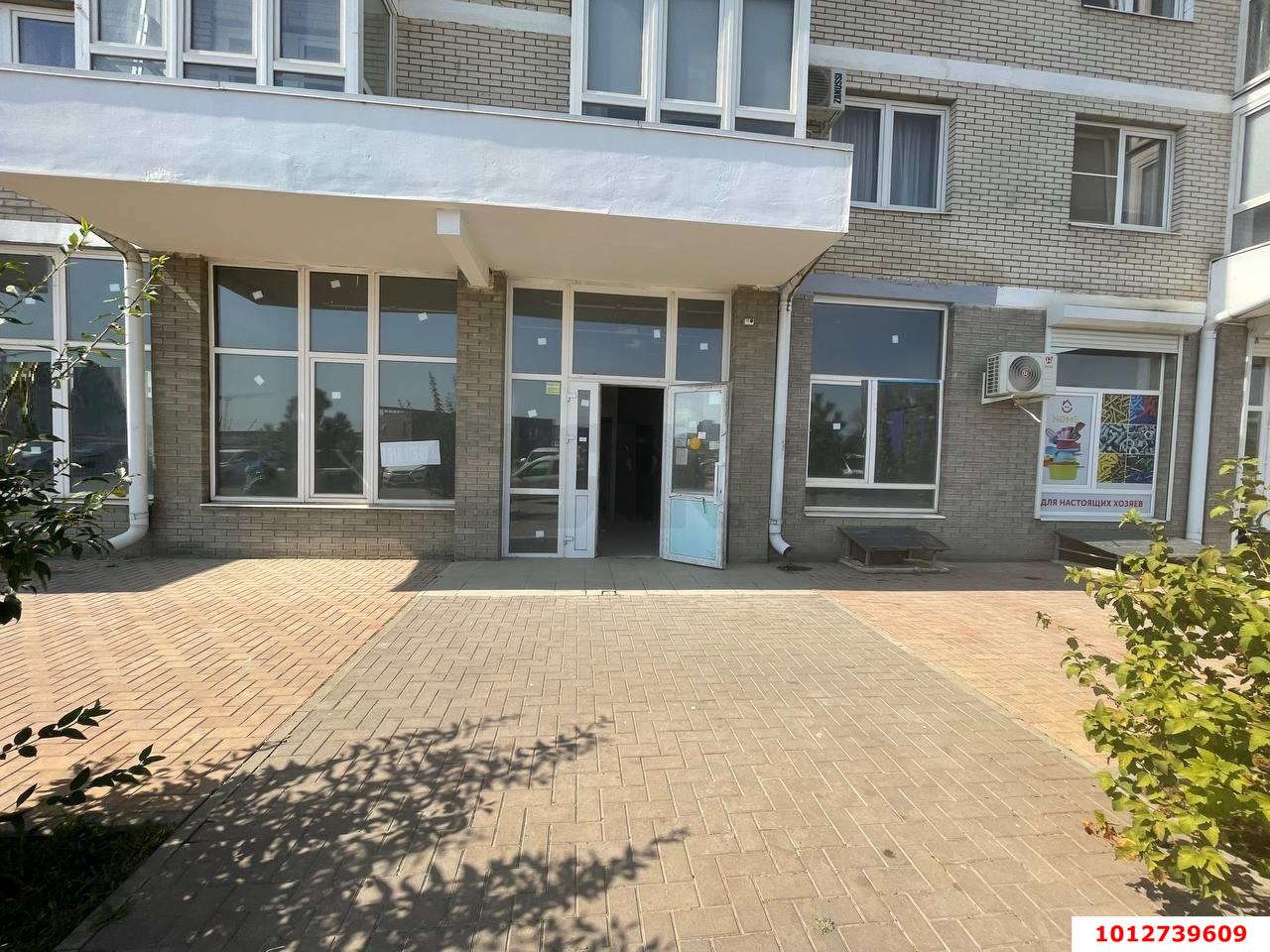 Фото №2: Торговое помещение 97 м² - Краснодар, жилой комплекс Сармат, ул. Западный Обход, 65А