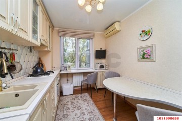 Фото №1: 4-комнатная квартира 74 м² - Краснодар, мкр. Краевая Клиническая Больница, ул. 1 Мая, 234