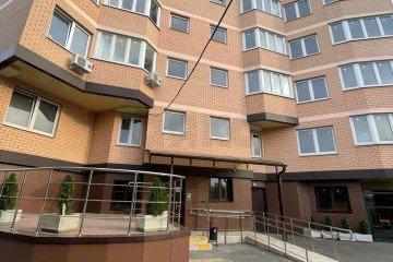 Фото №1: 1-комнатная квартира 44 м² - Краснодар, мкр. Западный внутригородской округ, ул. Краснознамённая, 1/2